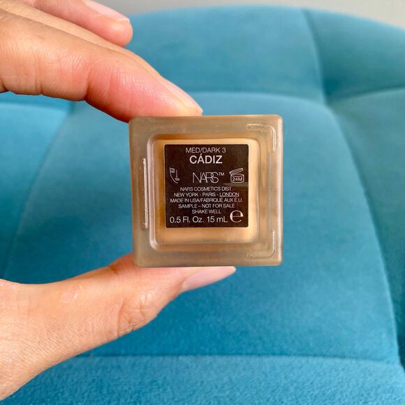 NARS ALL DAY LUMINOUS WEIGHTLESS FOUNDATION in CADIZ Medium-dark 3 Mini size Rar - Picture 2 of 7